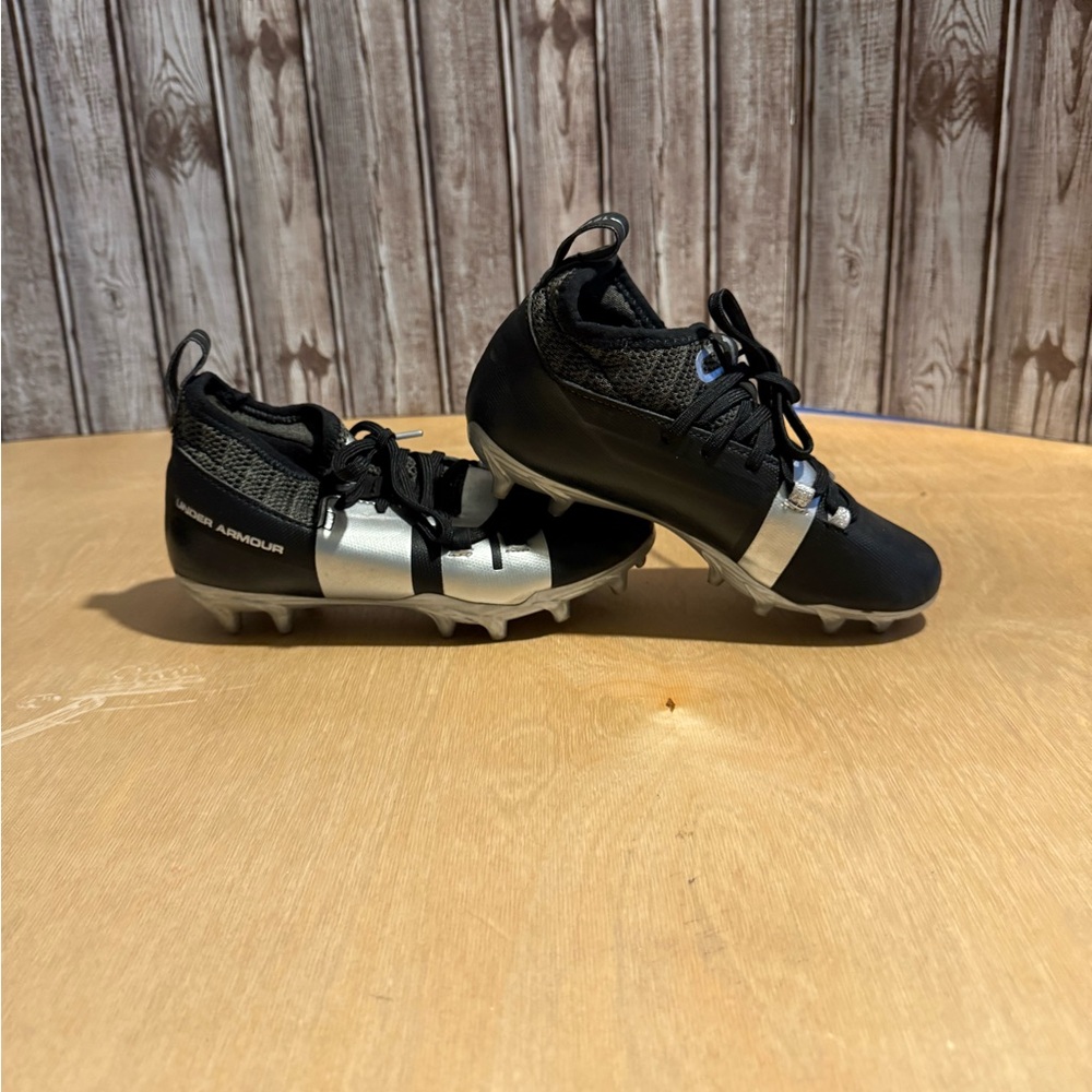 Under Armour Black and Silver Sports Cleats
